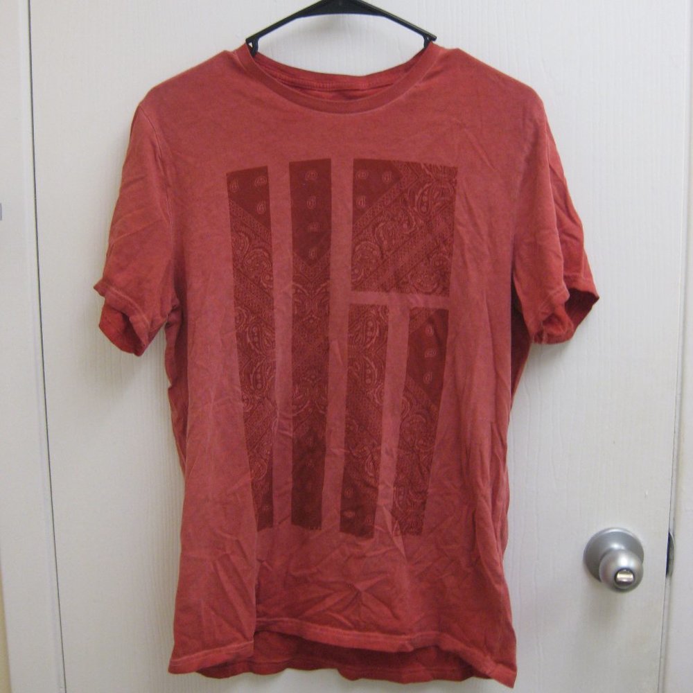 NWOT red Express flag bandanna graphic tee shirt M